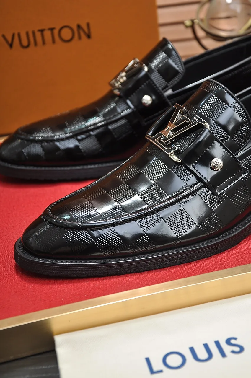 Men's men's shoes 💰520💶 [LV] (original single cowhide lining) 🍀LV's latest genuine leather business suit shoes are launched simultaneously on the official website. The first-layer cowhide imported from Italy is made of heavy gold, 💥official website 1:1 rubber outsole. Versatile to wear, high-end without losing class, and the color combination is extraordinary. This four-season style is alluring when worn on your feet, showing off your big-name flair. Standard code 38-45 (45 customized)